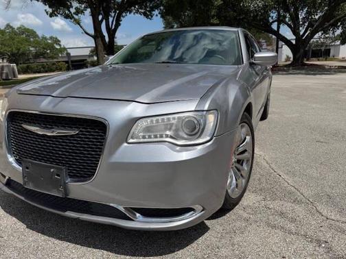 2017 Chrysler 300 Limited