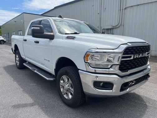 Bright White Clearcoat 2024 RAM 2500 Big Horn Crew Cab 4x4 6'4' Box
