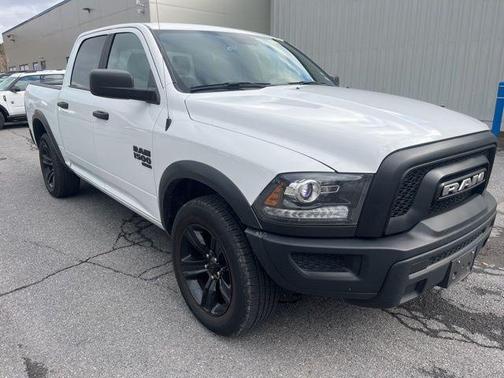 2024 RAM 1500 Classic Warlock Crew Cab 4x4 5'7' Box