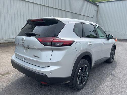 Brilliant Silver Metallic 2024 Nissan Rogue SV