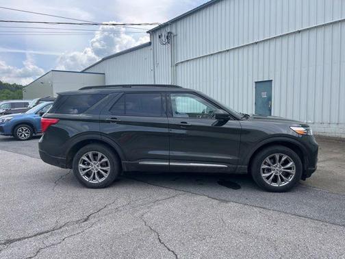 FORGED GREEN METALLIC 2023 Ford Explorer XLT