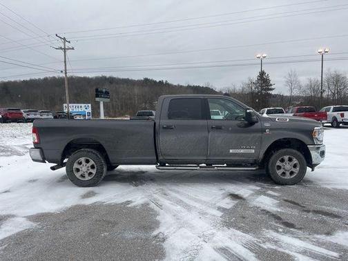 2024 RAM 3500 Big Horn Crew Cab 4x4 8' Box