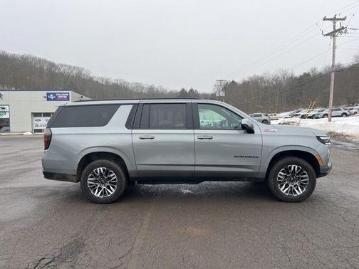 2025 Chevrolet Suburban 4WD Z71