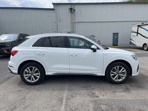 Navarra Blue Metallic 2025 Audi Q3 Premium 45 TFSI S line quattro Tiptronic