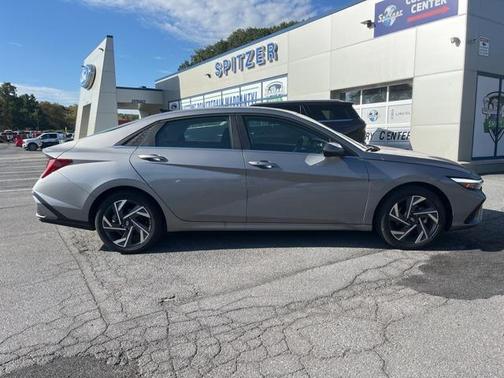 2025 Hyundai ELANTRA SEL