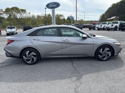 2025 Hyundai ELANTRA SEL