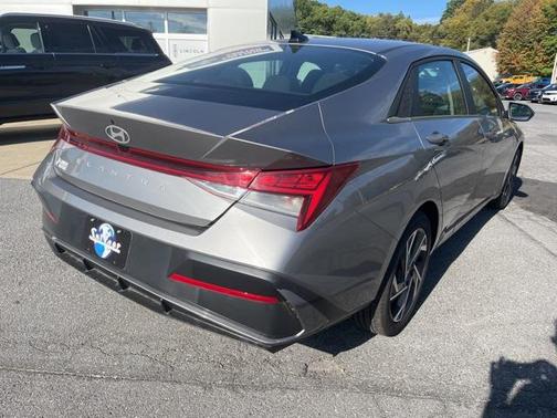2025 Hyundai ELANTRA SEL