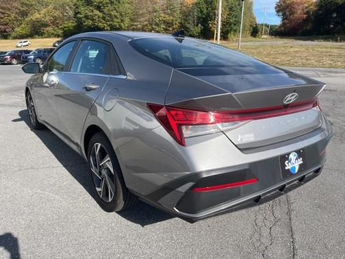 2025 Hyundai ELANTRA SEL