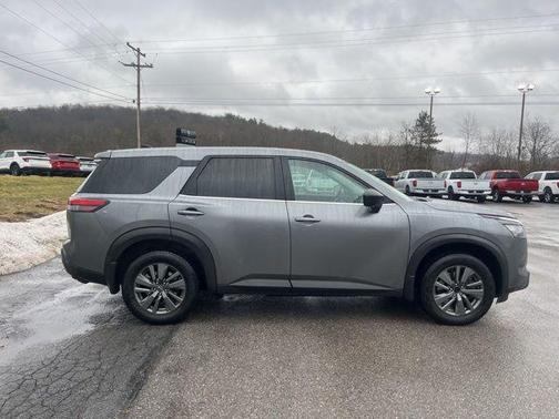 2023 Nissan Pathfinder S 4WD