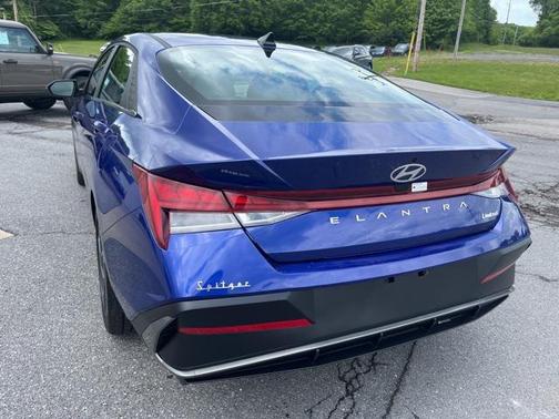 2025 Hyundai ELANTRA Limited