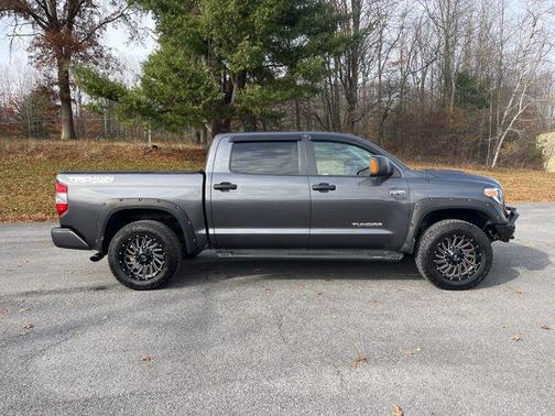 2018 Toyota Tundra SR5