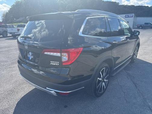 2022 Honda Pilot Touring 8-Passenger