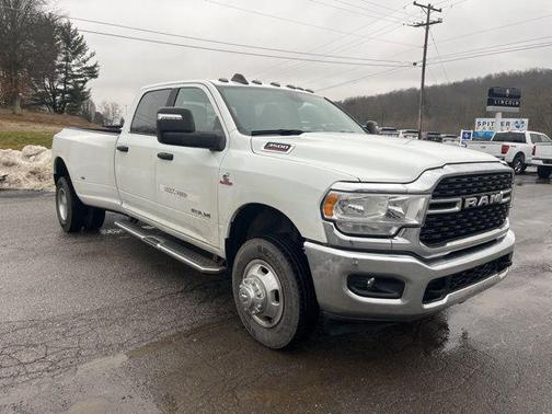 2024 RAM 3500 Big Horn Crew Cab 4x4 8' Box
