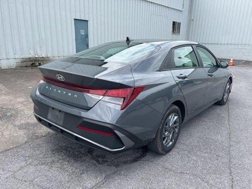Ecotronic Gray 2024 Hyundai ELANTRA SEL