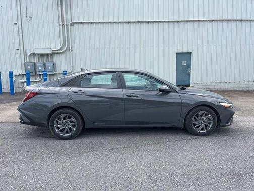 Ecotronic Gray 2024 Hyundai ELANTRA SEL