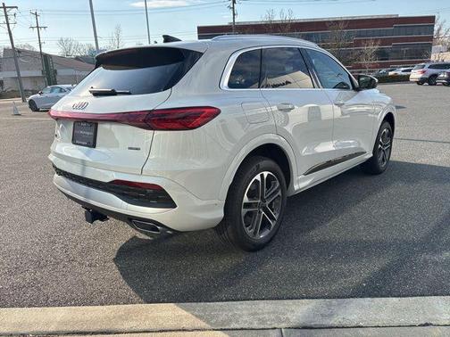 Glacier White Metallic 2026 Audi Q5 Premium Plus