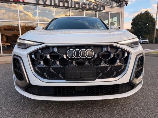 Glacier White Metallic 2025 Audi Q5 Premium Plus TFSI quattro S tronic