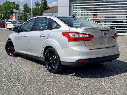 INGOT SILVER METALLIC 2014 Ford Focus SE