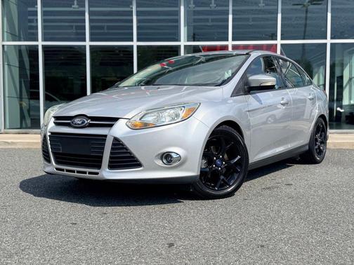 INGOT SILVER METALLIC 2014 Ford Focus SE
