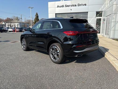 Mythos Black Metallic 2026 Audi Q5 Premium