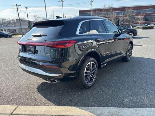 Mythos Black Metallic 2026 Audi Q5 Premium