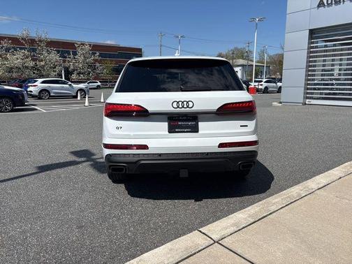 Glacier White Metallic 2026 Audi Q7 55 Premium Plus