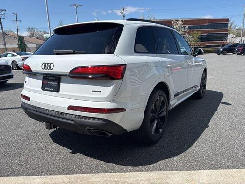Glacier White Metallic 2026 Audi Q7 55 Premium Plus