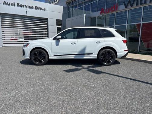 Glacier White Metallic 2026 Audi Q7 55 Premium Plus