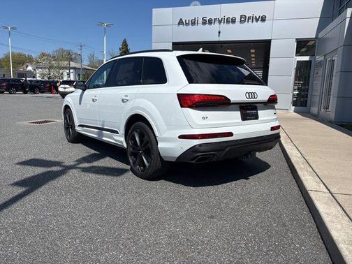 Glacier White Metallic 2026 Audi Q7 55 Premium Plus
