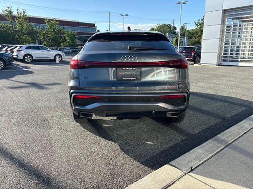Daytona Gray Pearl Effect 2026 Audi Q5 Sportback Premium TFSI quattro S tronic