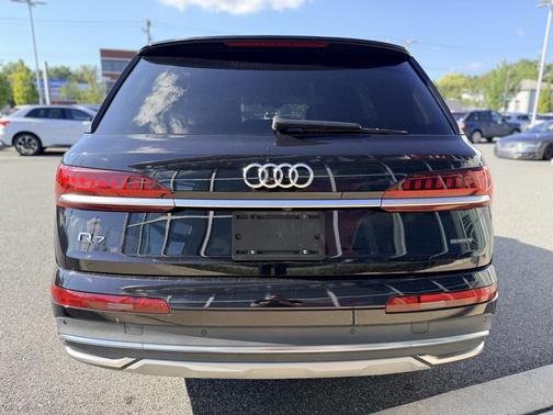 2021 Audi Q7 45 Premium Plus