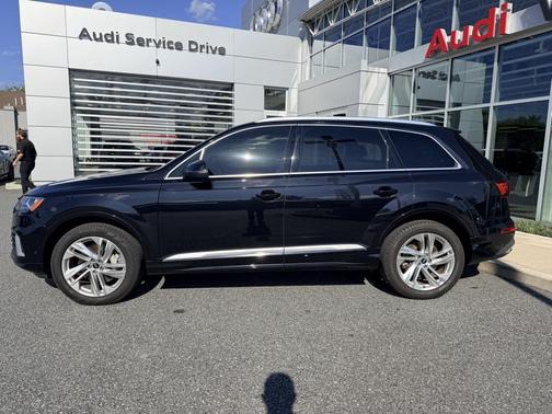 2021 Audi Q7 45 Premium Plus