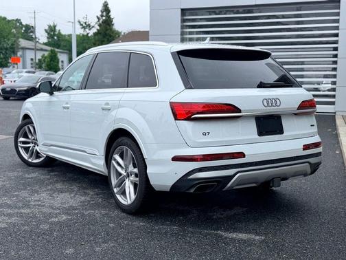Glacier White Metallic 2025 Audi Q7 55 Premium Plus