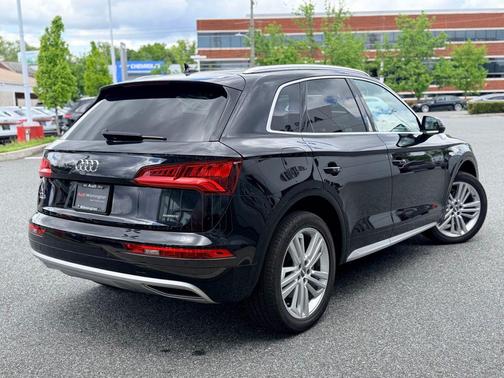 Mythos Black Metallic 2019 Audi Q5 2.0T Premium Plus
