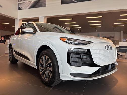 2025 Audi Q6 e-tron Premium quattro