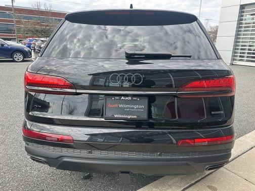 Mythos Black Metallic 2026 Audi Q7 55 Premium Plus