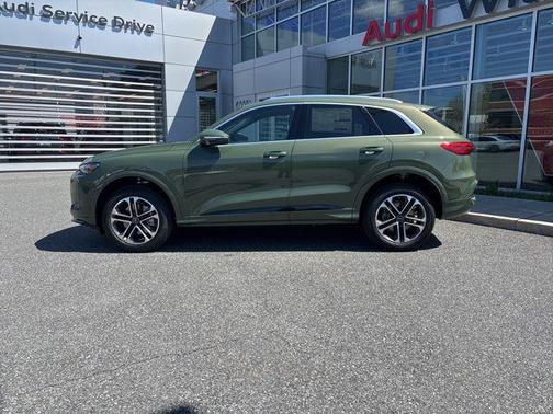 District Green Metallic 2026 Audi Q5 Premium TFSI quattro S tronic