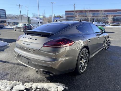2015 Porsche Panamera 4