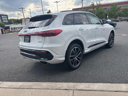 Glacier White Metallic 2026 Audi Q5 Premium Plus TFSI quattro S tronic