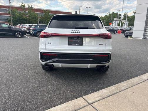 Glacier White Metallic 2026 Audi Q5 Premium Plus TFSI quattro S tronic
