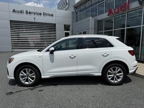 2022 Audi Q3 45 S line Premium