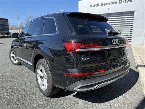 2024 Audi Q7 45 Premium Plus