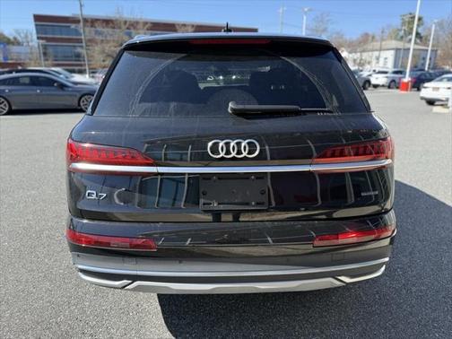 2024 Audi Q7 45 Premium Plus