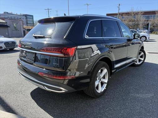 2024 Audi Q7 45 Premium Plus