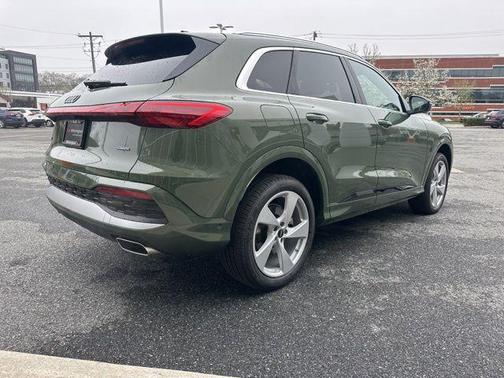 District Green Metallic 2026 Audi Q5 Premium Plus TFSI quattro S tronic