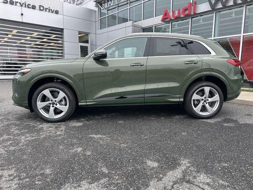 District Green Metallic 2026 Audi Q5 Premium Plus TFSI quattro S tronic