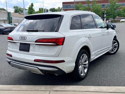 Carrara White 2025 Audi Q7 55 Premium Plus