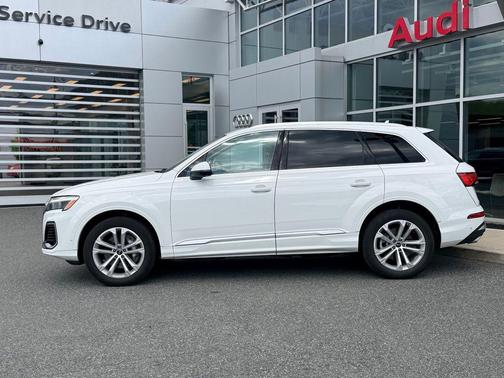 Carrara White 2025 Audi Q7 55 Premium Plus