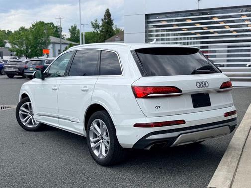 Carrara White 2025 Audi Q7 55 Premium Plus