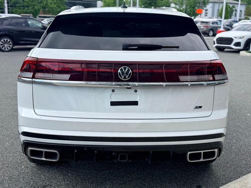Opal White Pearl 2024 Volkswagen Atlas Cross Sport 2.0T SEL Premium